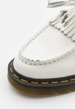 Dr. Martens Adrian Unisex - Mocassins - White Smooth -Dr. Martens Soldes Boutique 1afcfd3a942e49858e6cbc3add9707ad