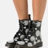 Dr. Martens 1460 - Bottines À Lacets - Black/White 1 Dr. Martens 1460 - Bottines À Lacets - Black/White -Dr. Martens Soldes Boutique 38c0381529ad477c91c169ff4b074f34