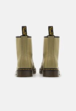 Dr. Martens 1460 Unisex - Bottines À Lacets - Pale Olive Smooth 10 Dr. Martens 1460 Unisex - Bottines À Lacets - Pale Olive Smooth -Dr. Martens Soldes Boutique 7333a45077a447d995d60bbc60297abc