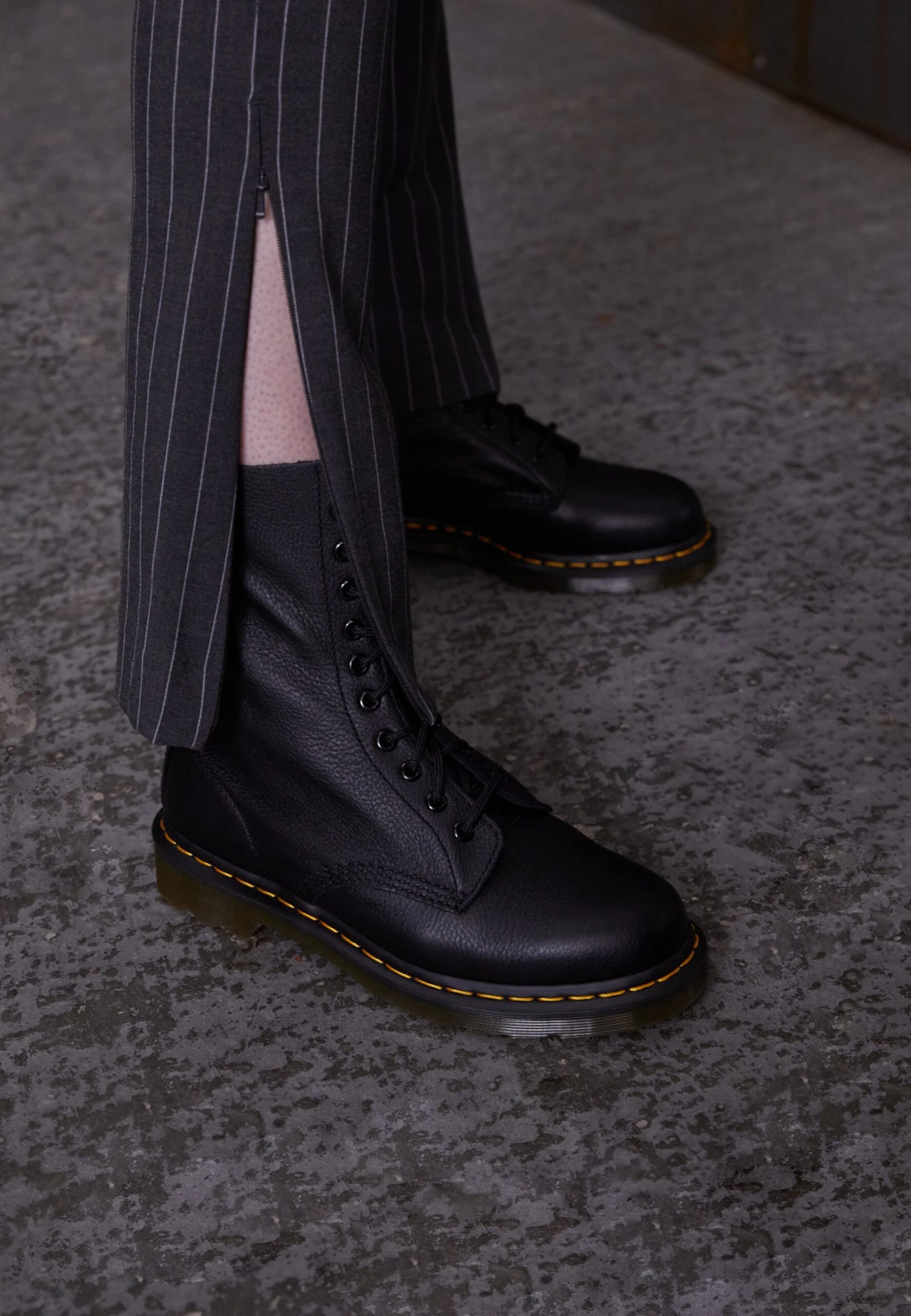 Dr. Martens 1490 10 Eye Virginia - Bottines À Lacets - Black 4 Dr. Martens 1490 10 Eye Virginia - Bottines À Lacets - Black – Image 2