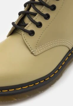 Dr. Martens 1460 Unisex - Bottines À Lacets - Pale Olive Smooth 13 Dr. Martens 1460 Unisex - Bottines À Lacets - Pale Olive Smooth -Dr. Martens Soldes Boutique 7eab320756a54dd4bf8ab13a7b2c9d0b