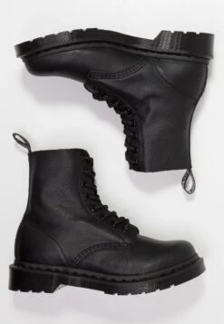 Dr. Martens 1460 Pascal Mono 8 Eye Boot - Bottines À Lacets - Black Virginia -Dr. Martens Soldes Boutique 937c8dbc102f43dbb2eeeaf335365f5f